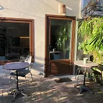 Charming House, Calm Garden In The Center Of Paris