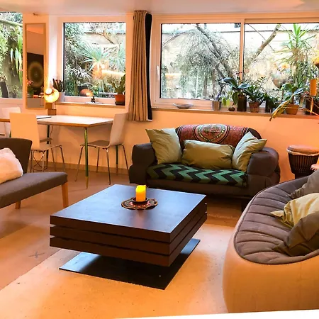 Apartment Charming House, Calm Garden In The Center Of