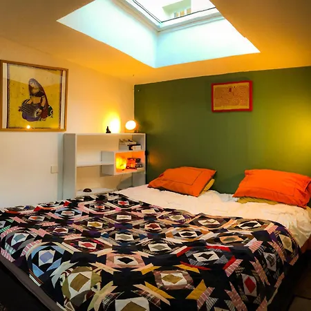 Charming House, Calm Garden In The Center Of Apartment Paris