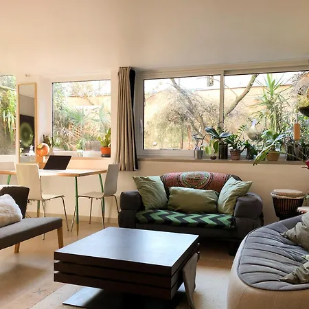 Charming House, Calm Garden In The Center Of Paris